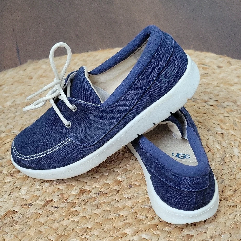 UGG Kids Moccasins in Navy and Cream